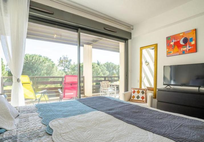 Vert Paradis - Vue Apaisante Sur Golf, Pins Parasols, 2E Etage - 80 M2 Dont Terrasse Avec Pergola, 2 Chambres, 3Et Iles, 3 Clim, Wifi - Piscine, Parking Et Park A Velos, Ascenseur - En Option Linge, Menage - Pistes Cyclables, Mer A Proximite 생시프리앙 외부 사진